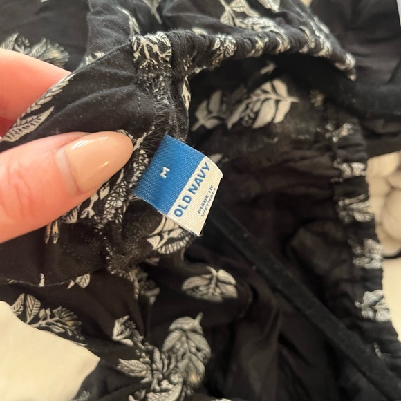 Black and white dress with puff sleeves - Picture 2 of 3